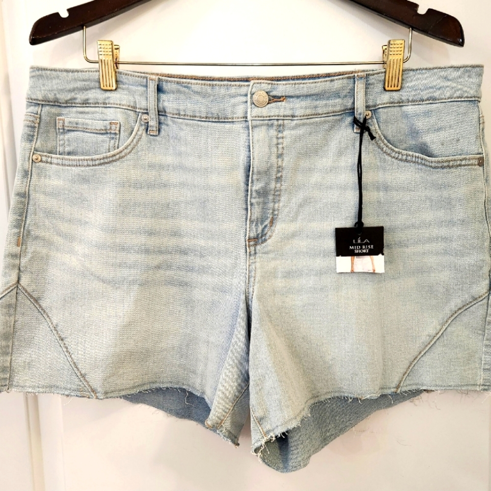 Sofia Vergara Jean's Shorts Size 16, NWT